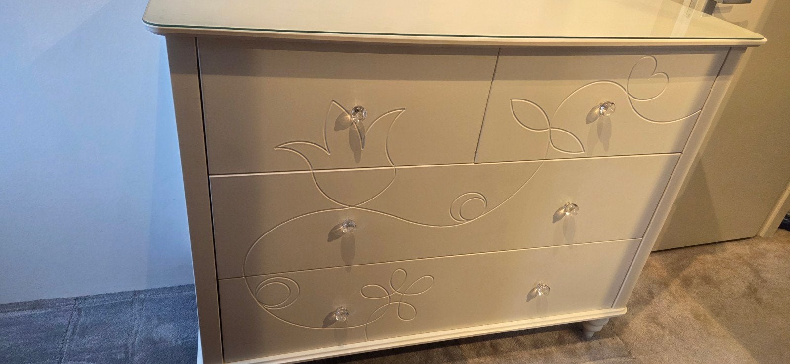IKEA Kviby ladekast met 4 laden, Ophalen, Gebruikt, 100 tot 150 cm, Overige houtsoorten