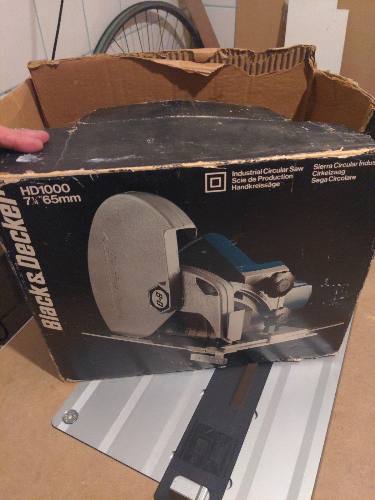 Foto 5 van Black & Decker HD1000 Cirkelzaag - 65mm zaagdiepte