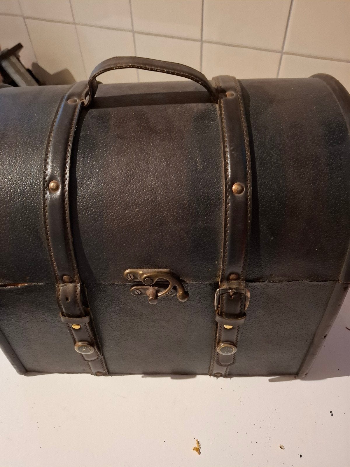 Vintage decoratieve kist met lederen accenten, Minder dan 50 cm, Gebruikt, Minder dan 50 cm, Ophalen of Verzenden