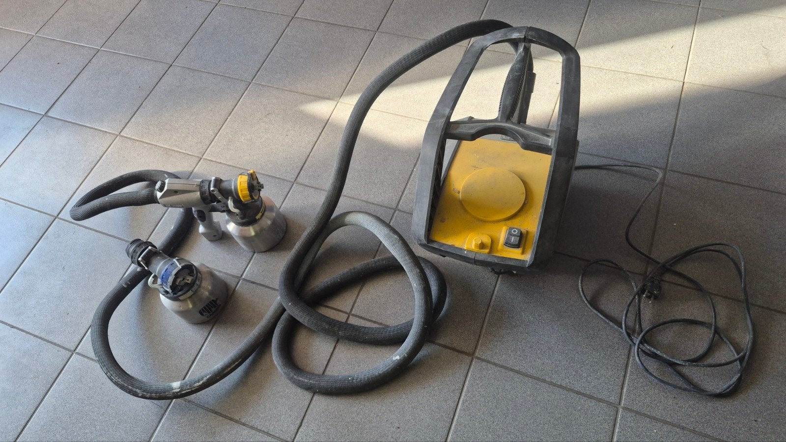 Wagner Finish Control 5000 verfspuit met 2 spuitbekers, Ophalen of Verzenden