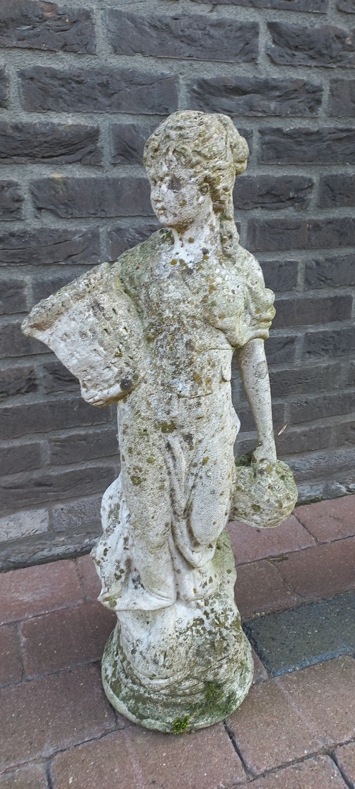 Vintage stenen beeld van een vrouw met manden, Tuin en Terras, Tuinbeelden, Ophalen, Gebruikt, Steen, Mensenbeeld