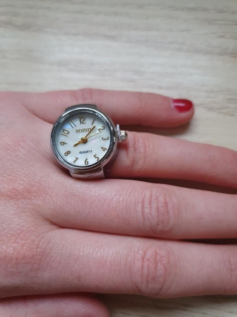 Zilverkleurige ring horloge (nieuw), universele maat., IJzer of Staal, Nieuw, Ophalen of Verzenden, Dame