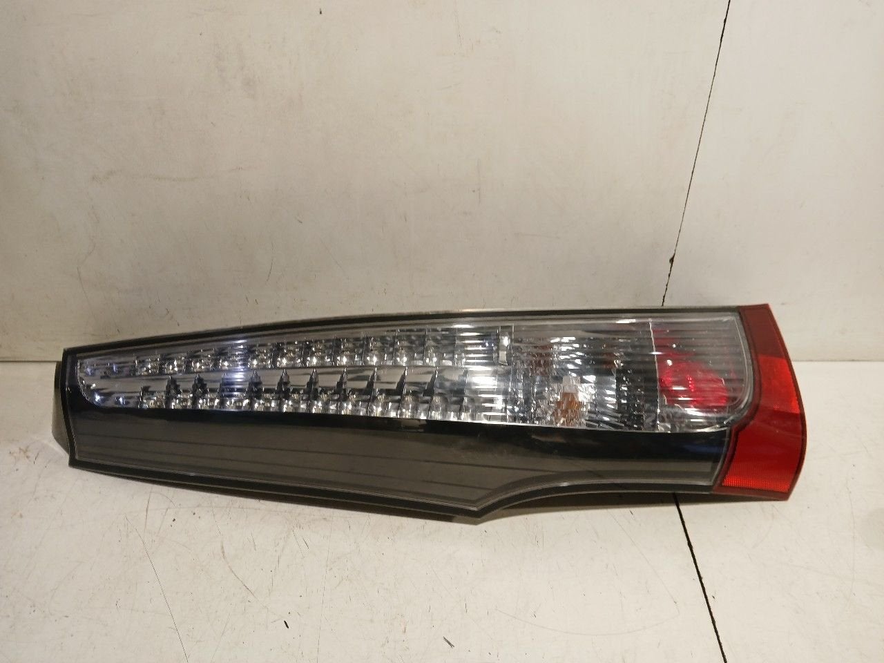 Achterlicht links buiten Mitsubishi Grandis, Auto-onderdelen, Verlichting, Onderdelen@venauto.nl, Van der Ven Autorecycling B.V.