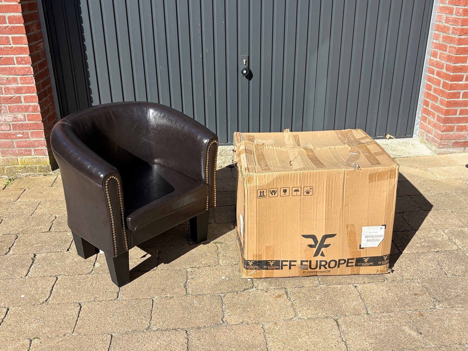 2 Nieuwe Chesterfield Miadomodo stoelen., Huis en Inrichting, Stoelen, Ophalen, Overige materialen, Twee, Bruin
