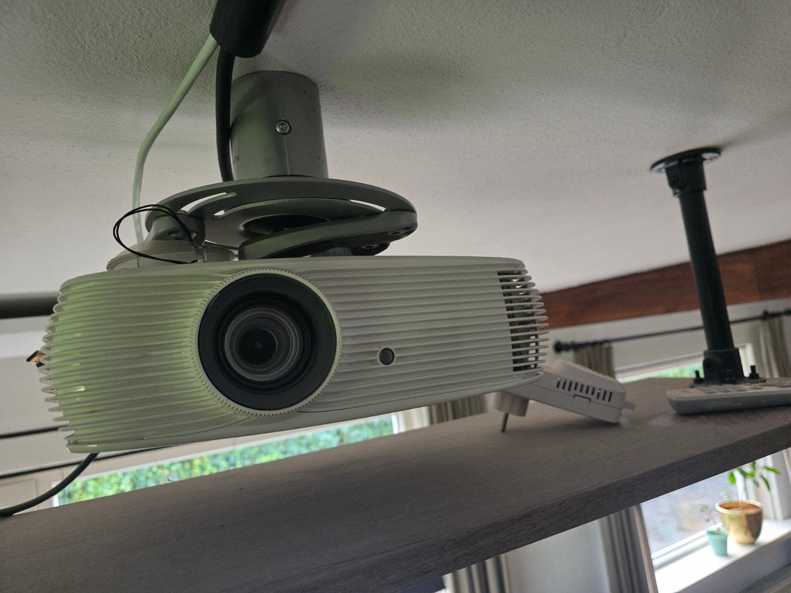 Acer P5530 Beamer Elite Screens projectiescherm, thuisbios, Ophalen, Zo goed als nieuw, DLP, Full HD (1080)