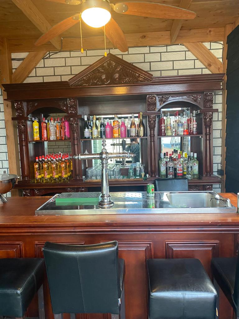 Bar met achterwand, Ophalen, Zo goed als nieuw