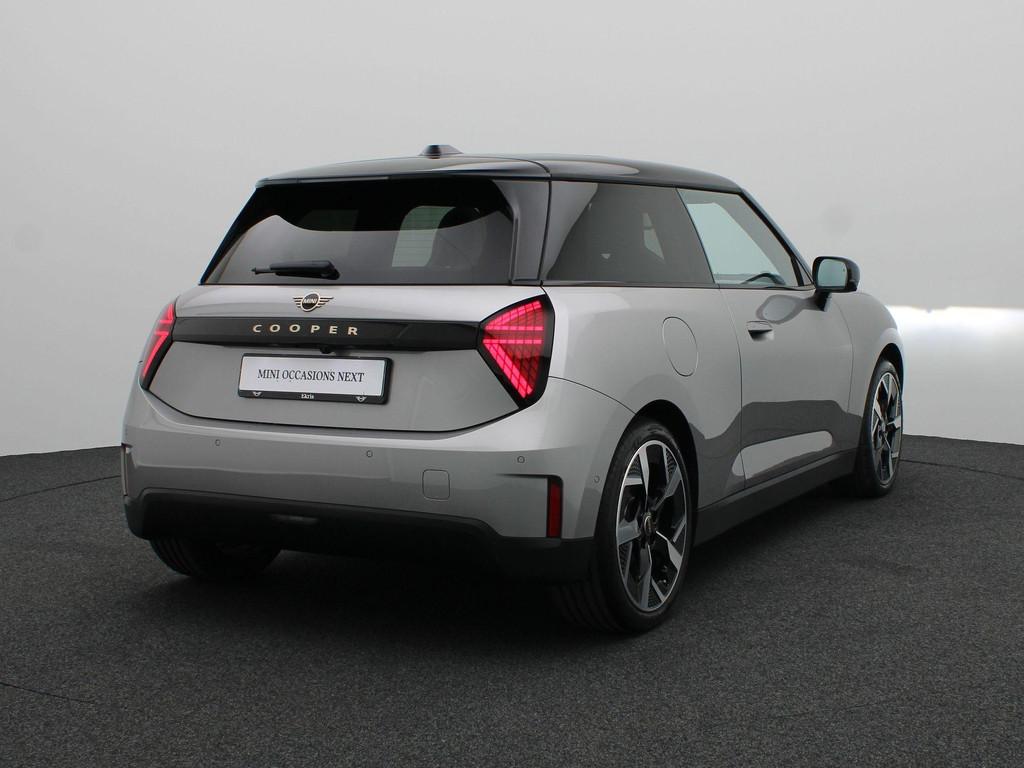 MINI 3-Deurs Cooper E Pakket L + Glazen panoramadak + Parkin, Auto's, Mini, 41 kWh, Met garantie (alle), 4 stoelen, Leder en Stof