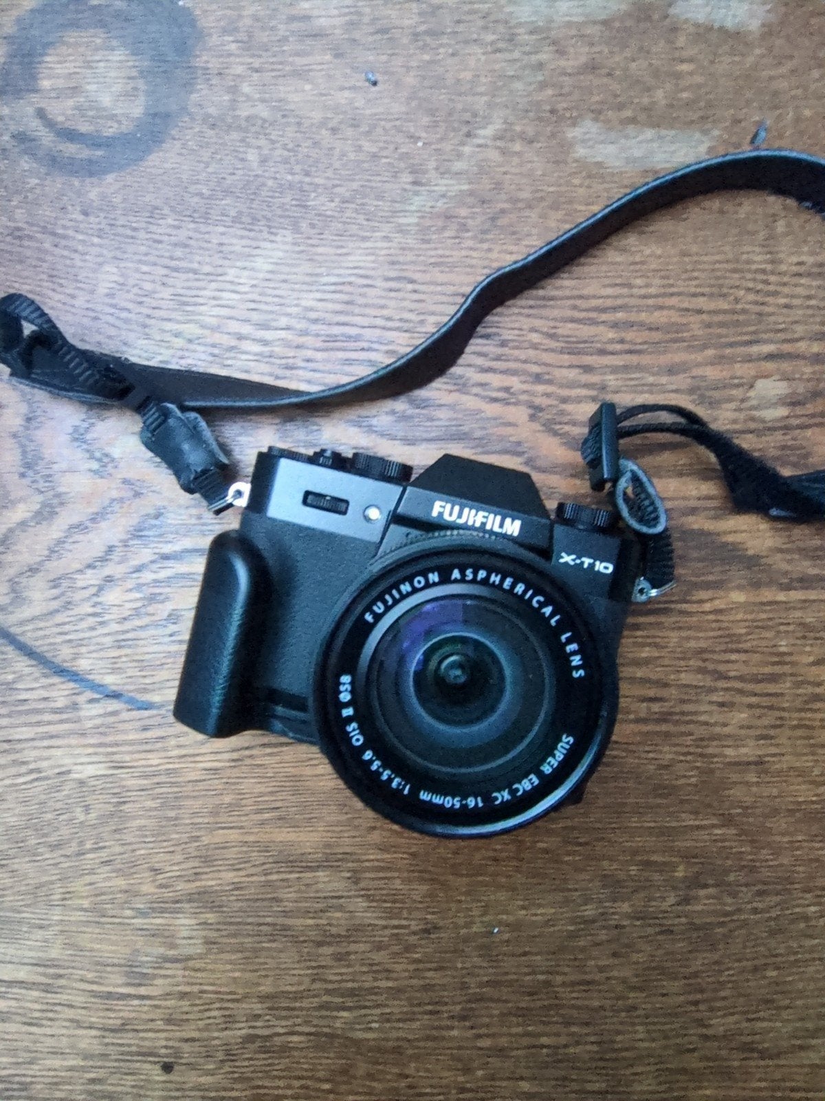 Fujifilm X-T10 met XC16-50mm f3.5-5.6 OIS II en accessoires, Ophalen, Gebruikt, 16 megapixels, Kantelbaar/draaibaar scherm