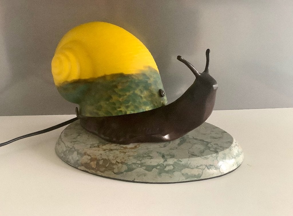 Lamp, bronzen slak op marmer met glazen slakkenhuis, Antiek en Kunst, Ophalen