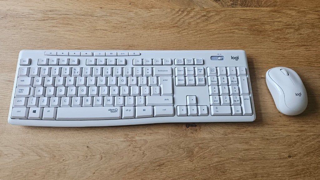 Logitech MK295 muis en toetsenbord silent touch draadloos, Logitech, Ophalen of Verzenden, Zo goed als nieuw, Draadloos