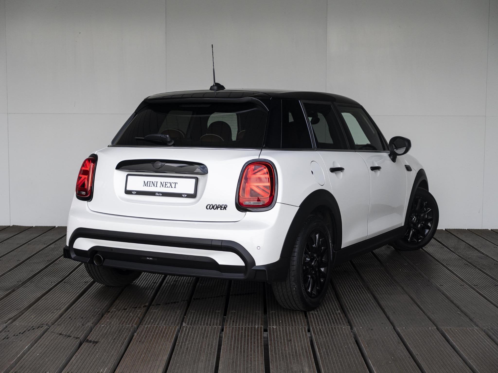 MINI 5-deurs Cooper Aut. Camden Edition + Blackline + Cheste, Auto's, Mini, 136 pk, Gebruikt, Euro 6, Met garantie (alle)
