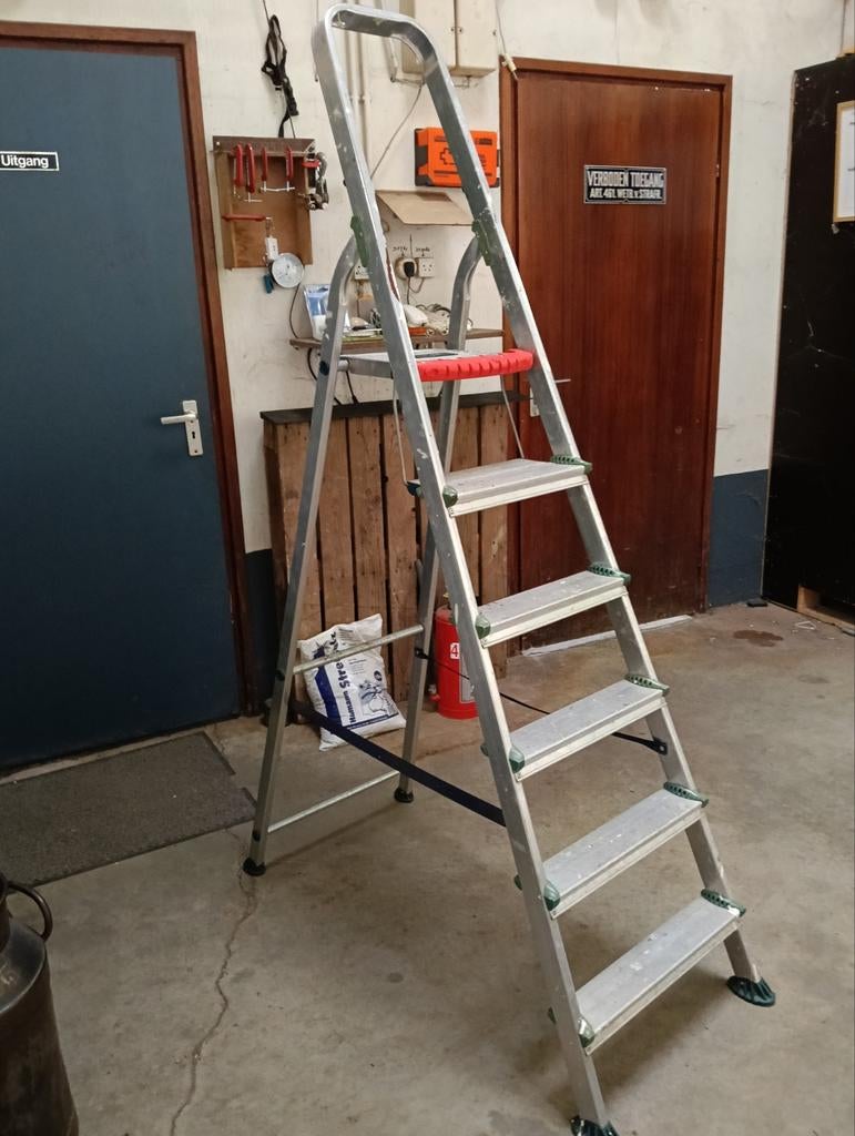 Altrex huishoudtrap 6 tredes, Doe-het-zelf en Verbouw, Ladders en Trappen, Ophalen, Gebruikt, Trap, Minder dan 2 meter