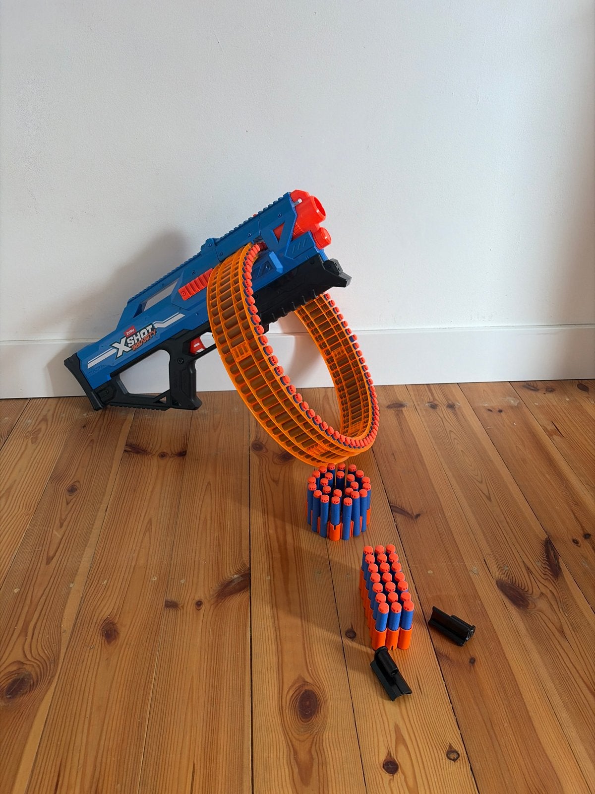X-Shot Insanity Manic Blaster met riem en pijltjes, Ophalen, Zo goed als nieuw