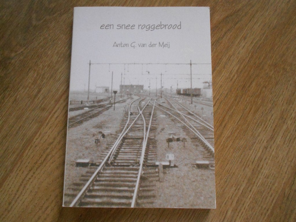 Anton G. van der Meij Een snee roggebrood, Ophalen of Verzenden, Tweede Wereldoorlog, Zo goed als nieuw, Overige onderwerpen