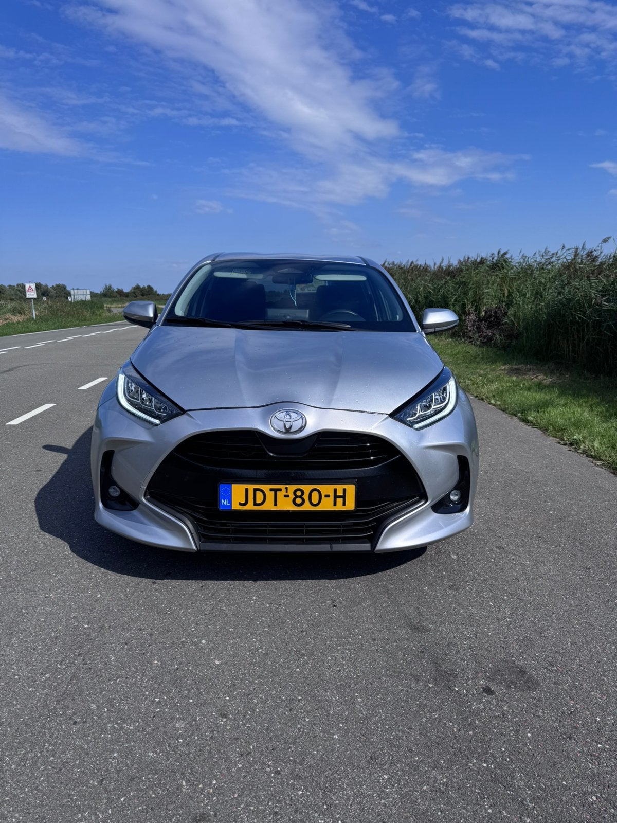 Toyota Yaris 1.5 Hybrid 116pk CVT 2025 Grijs automaat, Auto's, 450 kg, Yaris, Te koop, Volledig hybride