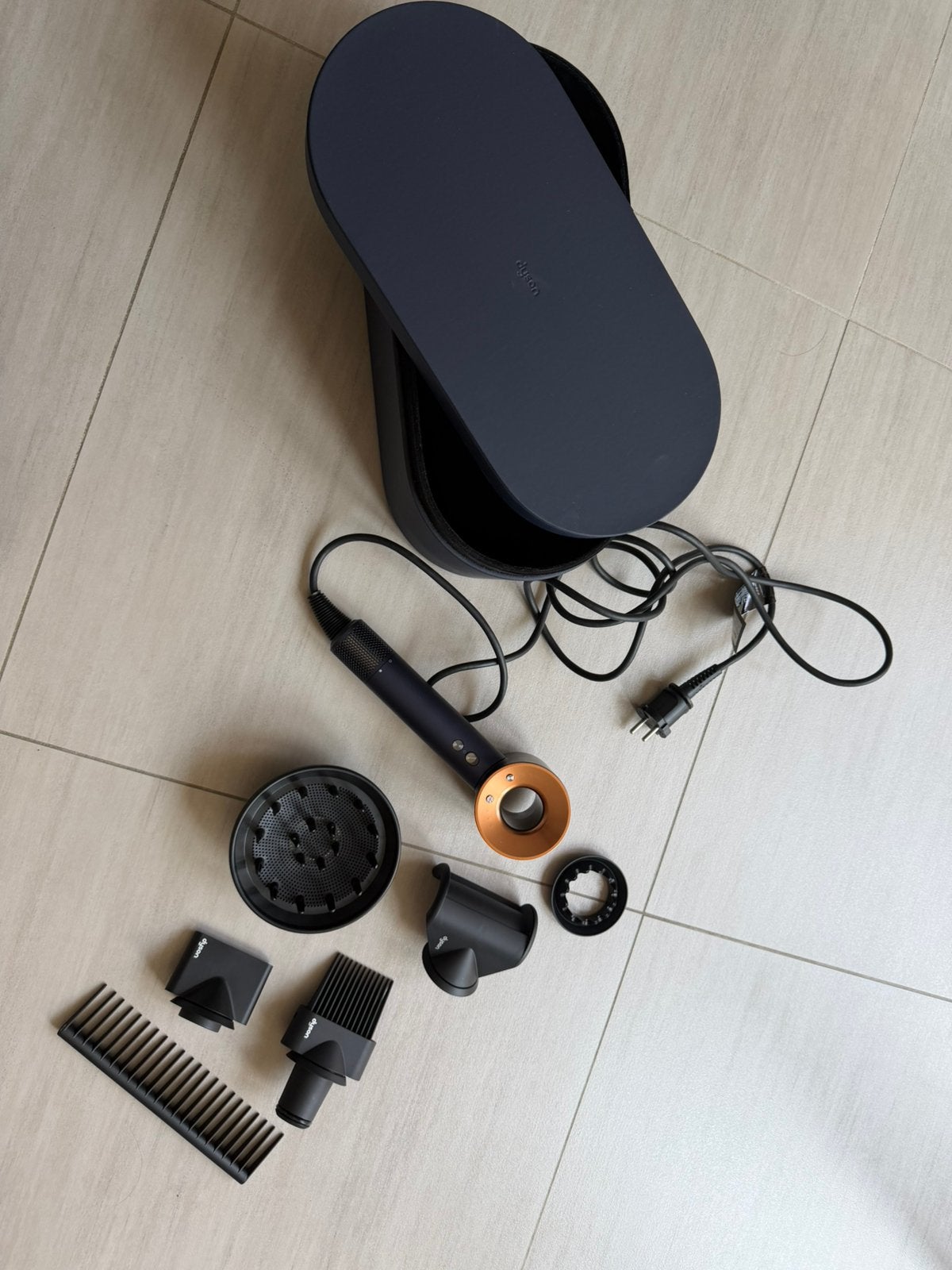 Dyson Fohn Supersonic incl. opzetstukken + opbergdoos, Ophalen, Zo goed als nieuw, Föhn of Haardroger