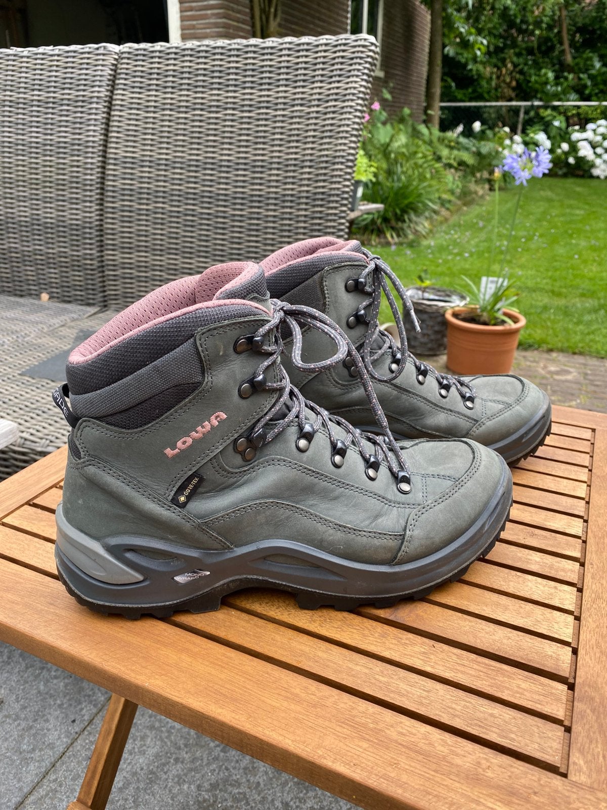 Lowa Renegade GTX MID ws maat 41,5 kleur graphite/rose, Ophalen, Zo goed als nieuw, Schoenen