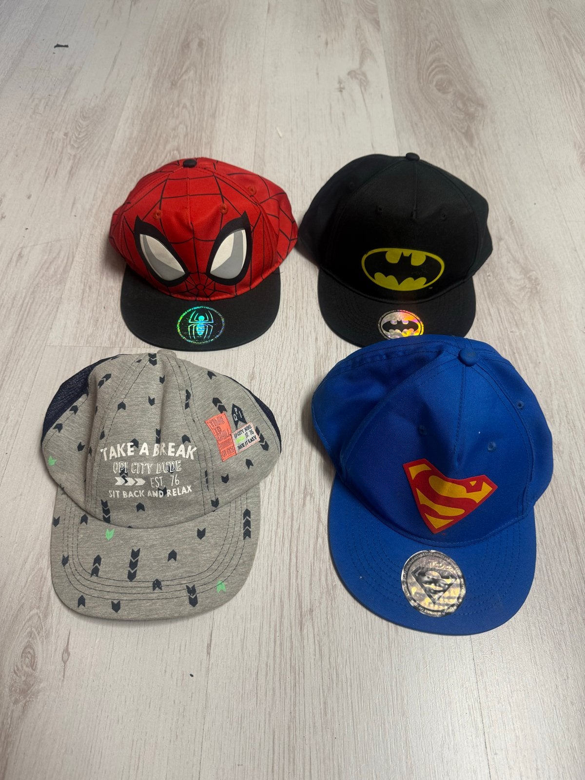 4x Kinderpetten: Spiderman, Batman, Superman & H&M, 110 t/m 116, Ophalen of Verzenden, Jongen, Pet