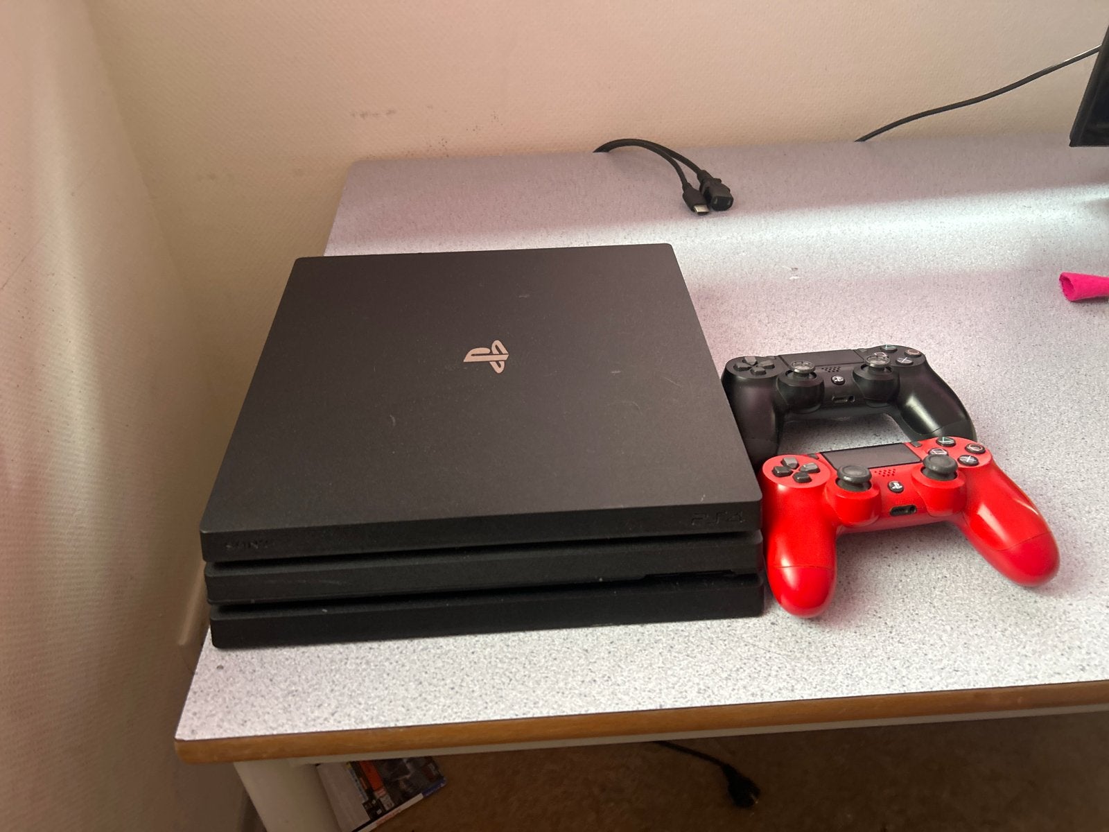 PlayStation 4 Pro met 2 controllers met games erbij, Gebruikt, Met 2 controllers, Ophalen of Verzenden, 1 TB