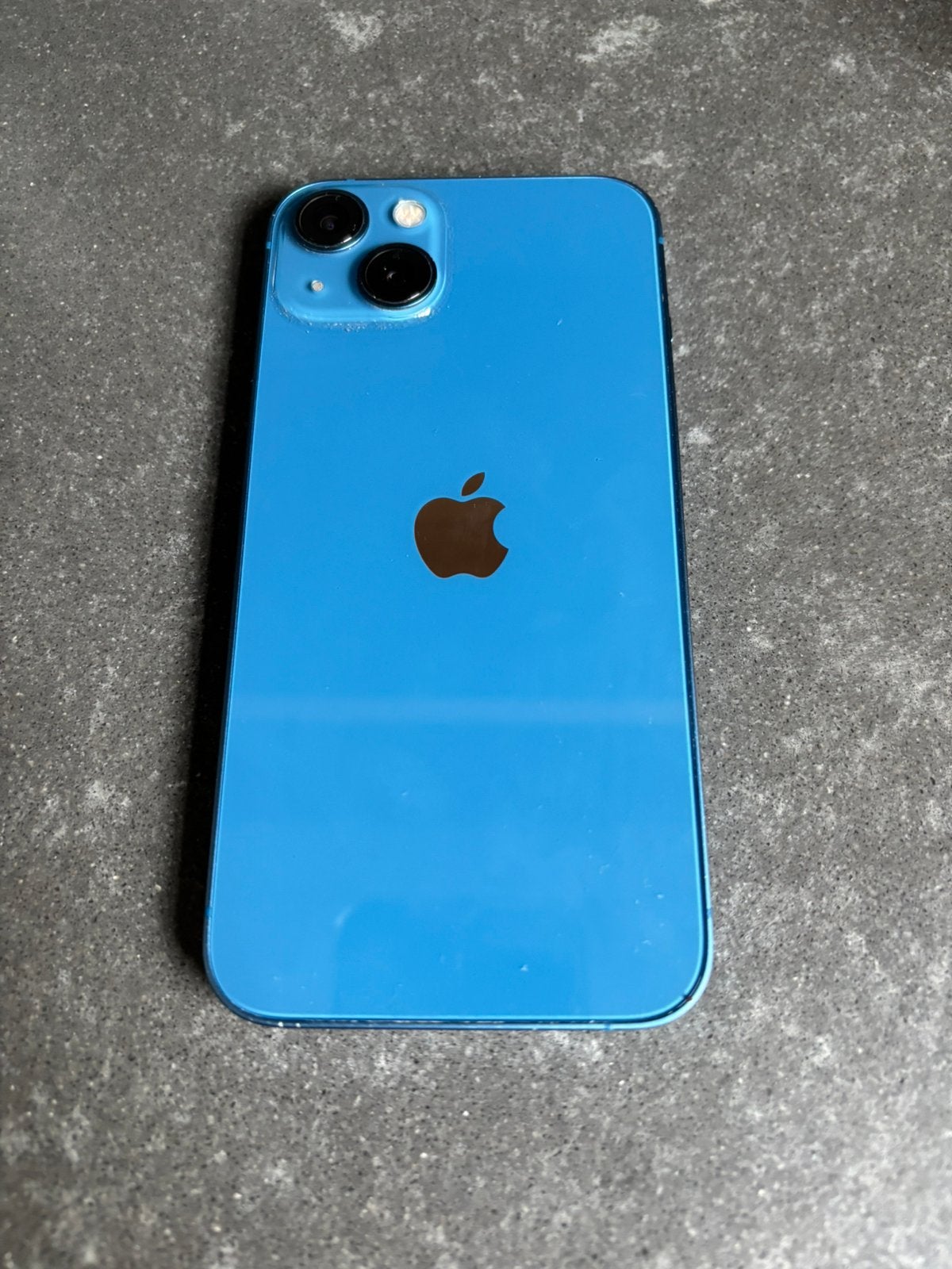 Foto 3 van Apple iPhone 13 blauw 128GB