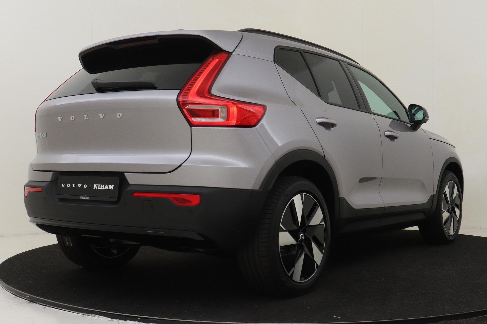 Volvo EX40 SINGLE MOTOR EXTENDED RANGE BUSINESS ED. 82 kWh -, Auto's, Volvo, Automaat, 12 maanden, SUV of Terreinwagen, Zilver of Grijs