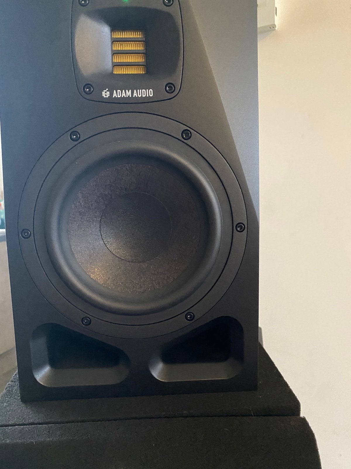 2 x Adam Audio a7v - nieuw aankoop bon en garantie aanwezig, Studiomonitor, Ophalen of Verzenden, Zo goed als nieuw, 150 watt of meer