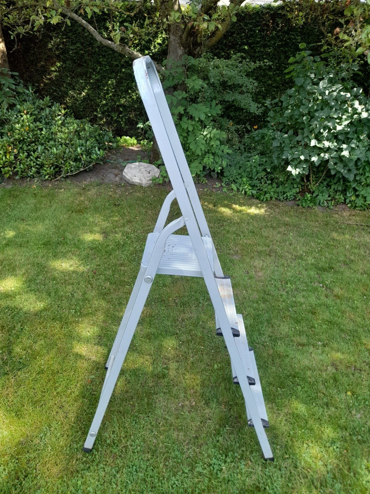 Handig ijzeren trapje - Gebruikt, Doe-het-zelf en Verbouw, Ladders en Trappen, Ophalen of Verzenden