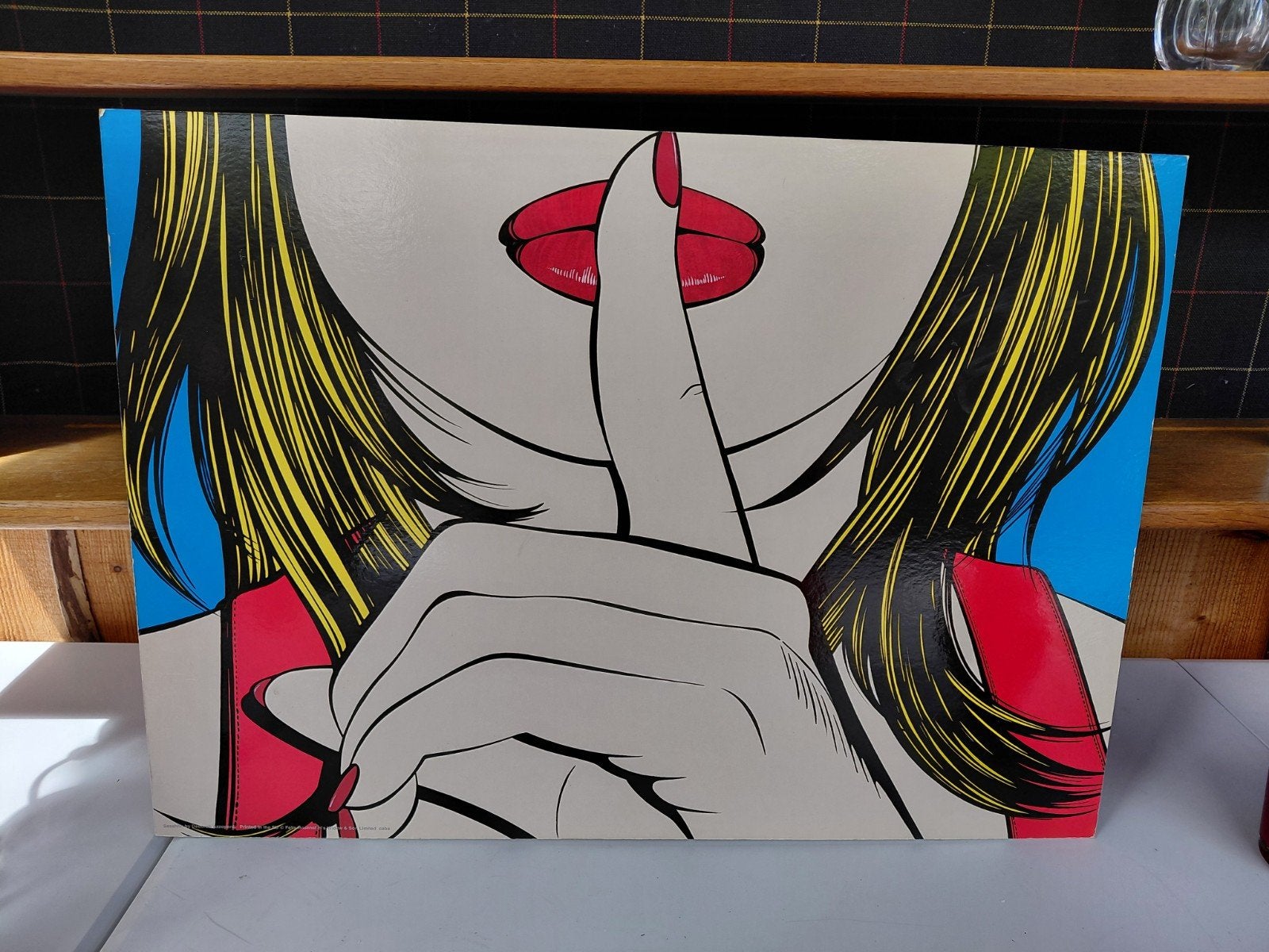 IKEA Solmyra pop-art getiteld "Ssshhh" uit 1999, Ophalen