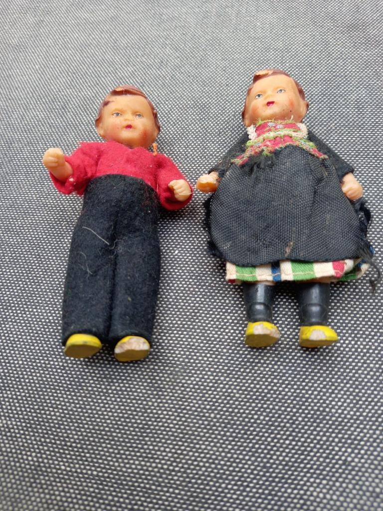 2 vintage poppetjes in klederdracht, begin jaren '60., Ophalen of Verzenden, Gebruikt, Pop