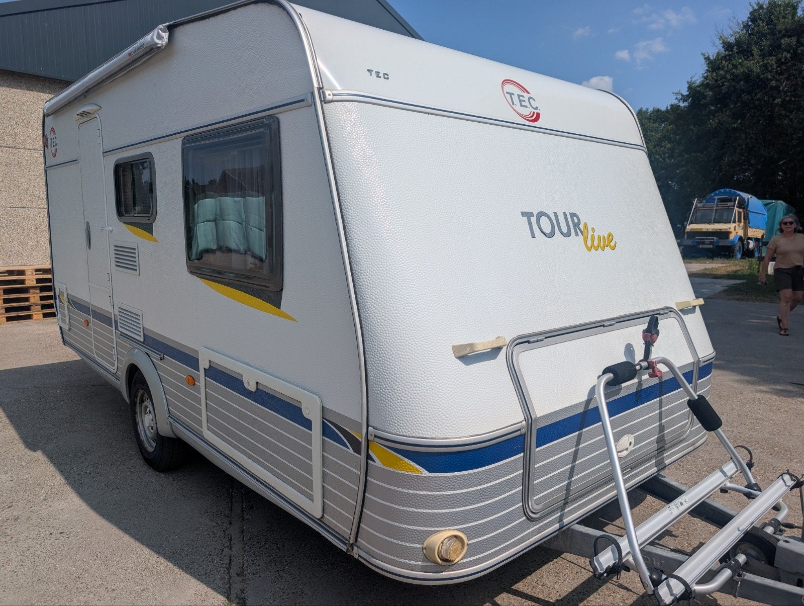 TEC TOUR LIVE 400 eerste eigenaar met voortent. zeer netjes, Caravans en Kamperen, Caravans, T.E.C., Treinzit, Particulier, Tot en met 4