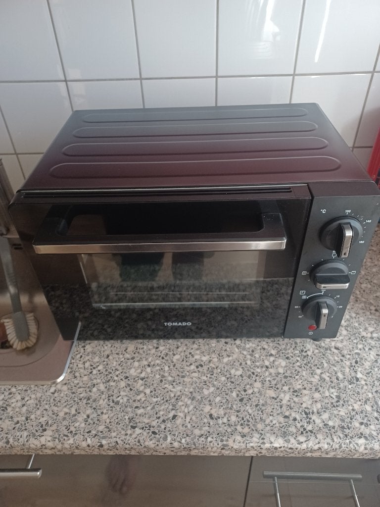Te koop een nette Tomado oventje., Ophalen, Gebruikt