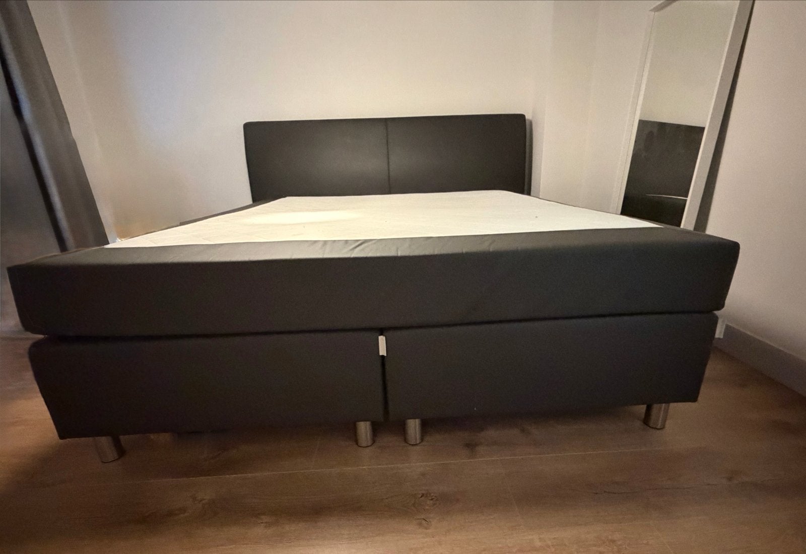 Donker grijs tweepersoons boxspringbed met hoofdbord, Huis en Inrichting, Ophalen, Tweepersoons, Grijs, Zo goed als nieuw