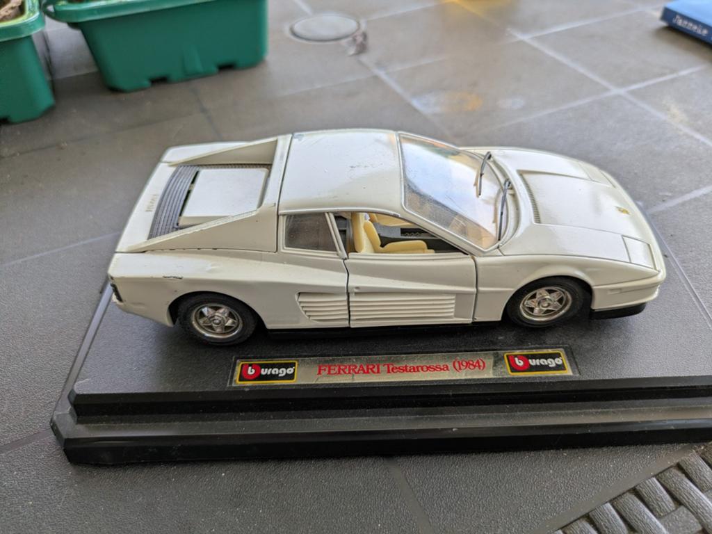 Schaalmodel Ferrari Testarossa (1984) - Bburago 1:24, Hobby en Vrije tijd, Modelauto's | 1:24, Ophalen of Verzenden
