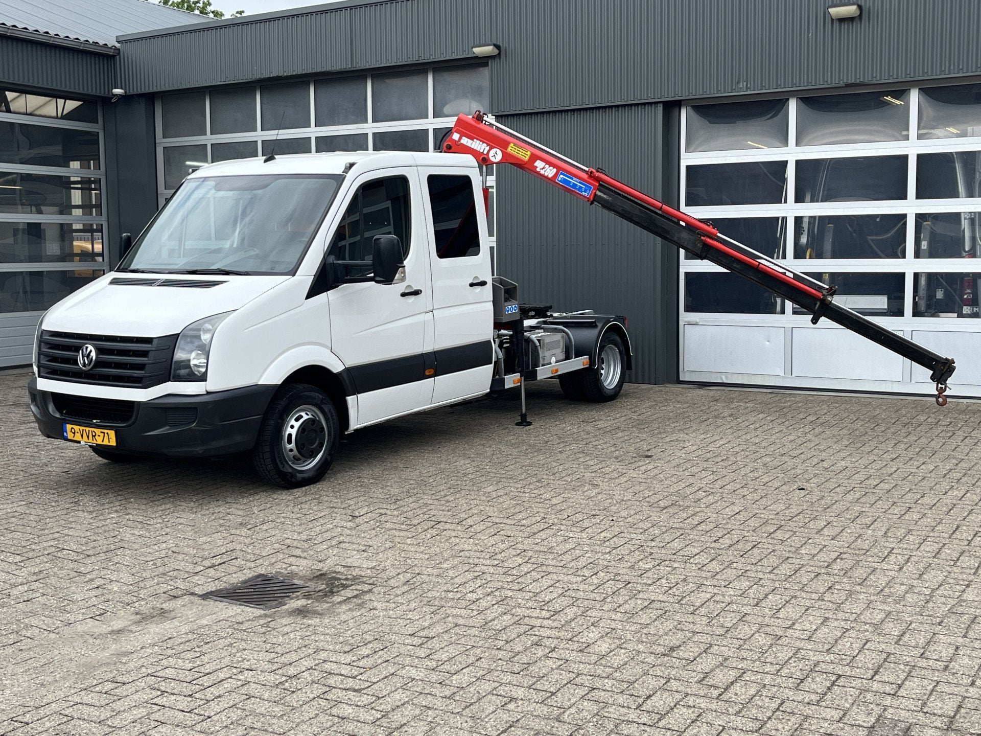 Volkswagen Crafter 46 2.0 TDI Be-Trekker Maxilift Laadkraan, Auto's, Bestelauto's, Euro 5, Gebruikt, Zwart, 4 cilinders
