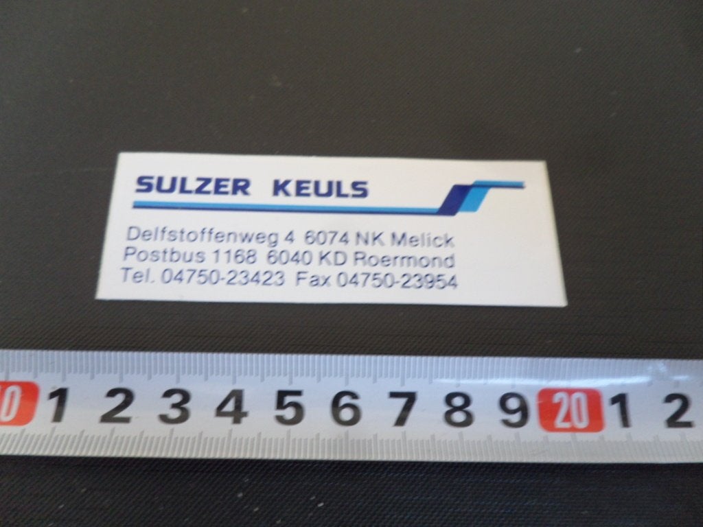 sticker Melick SULZER KEULS Delfstoffenweg 4 04750-23423, Ophalen, Zo goed als nieuw