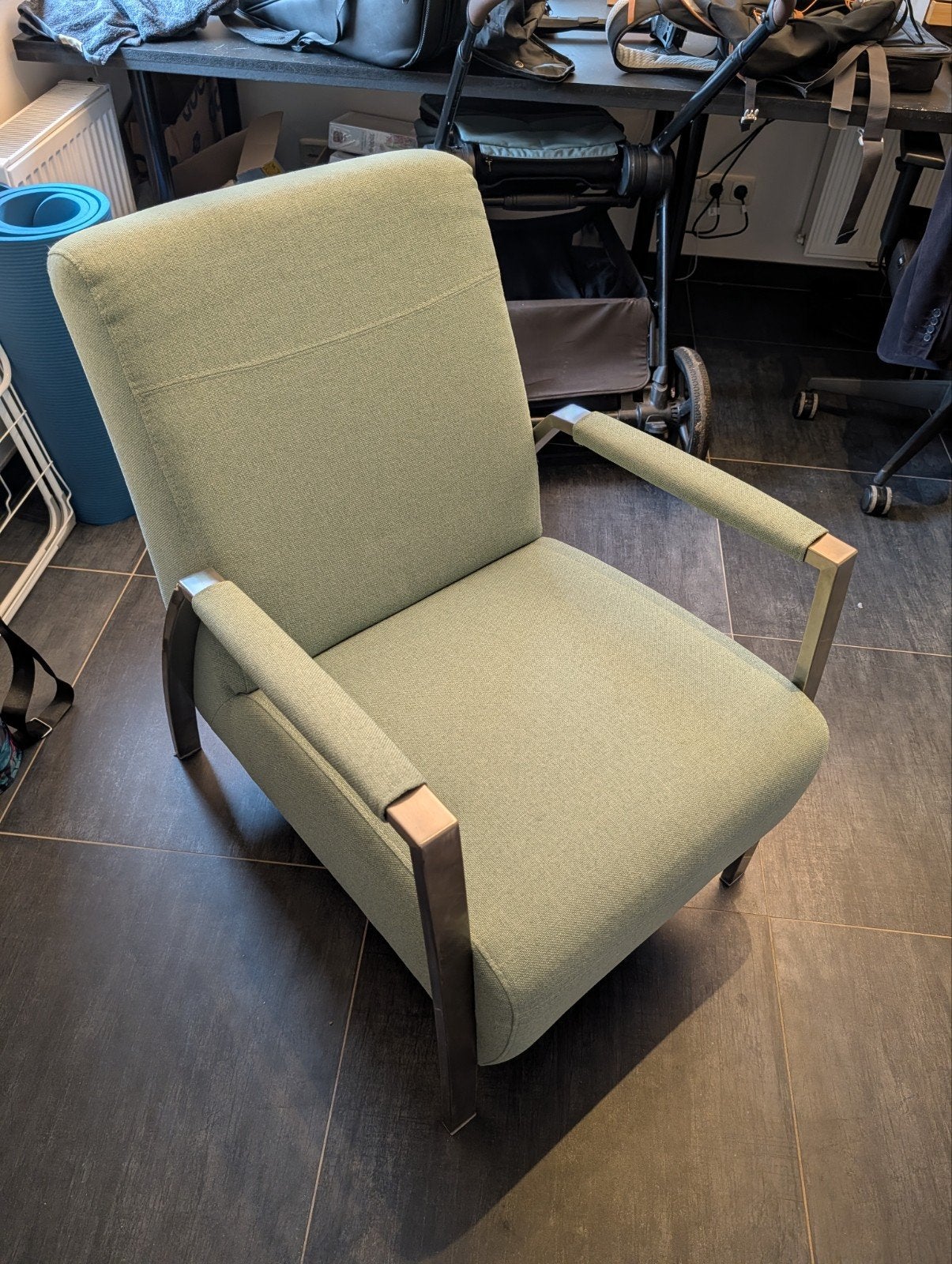 Comfortabele fauteuil - Groen met metalen armleuningen, Ophalen, Modern, Comfortabel, Gebruikt, Overige kleuren