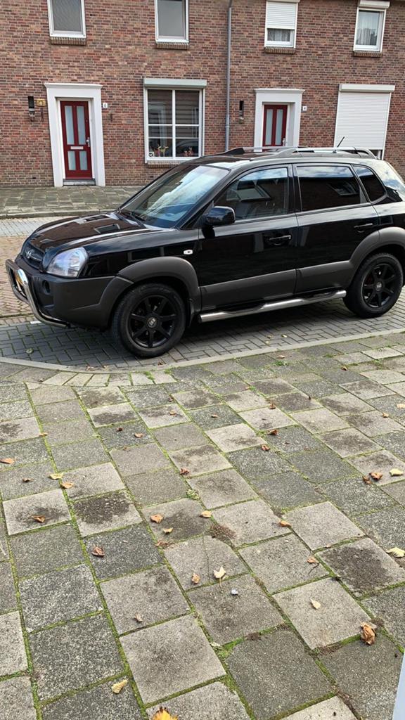 Hyundai Tucson 2.0 I 2WD 2005 Zwart, Zwart, 4 cilinders, Zwart, 75 €/maand
