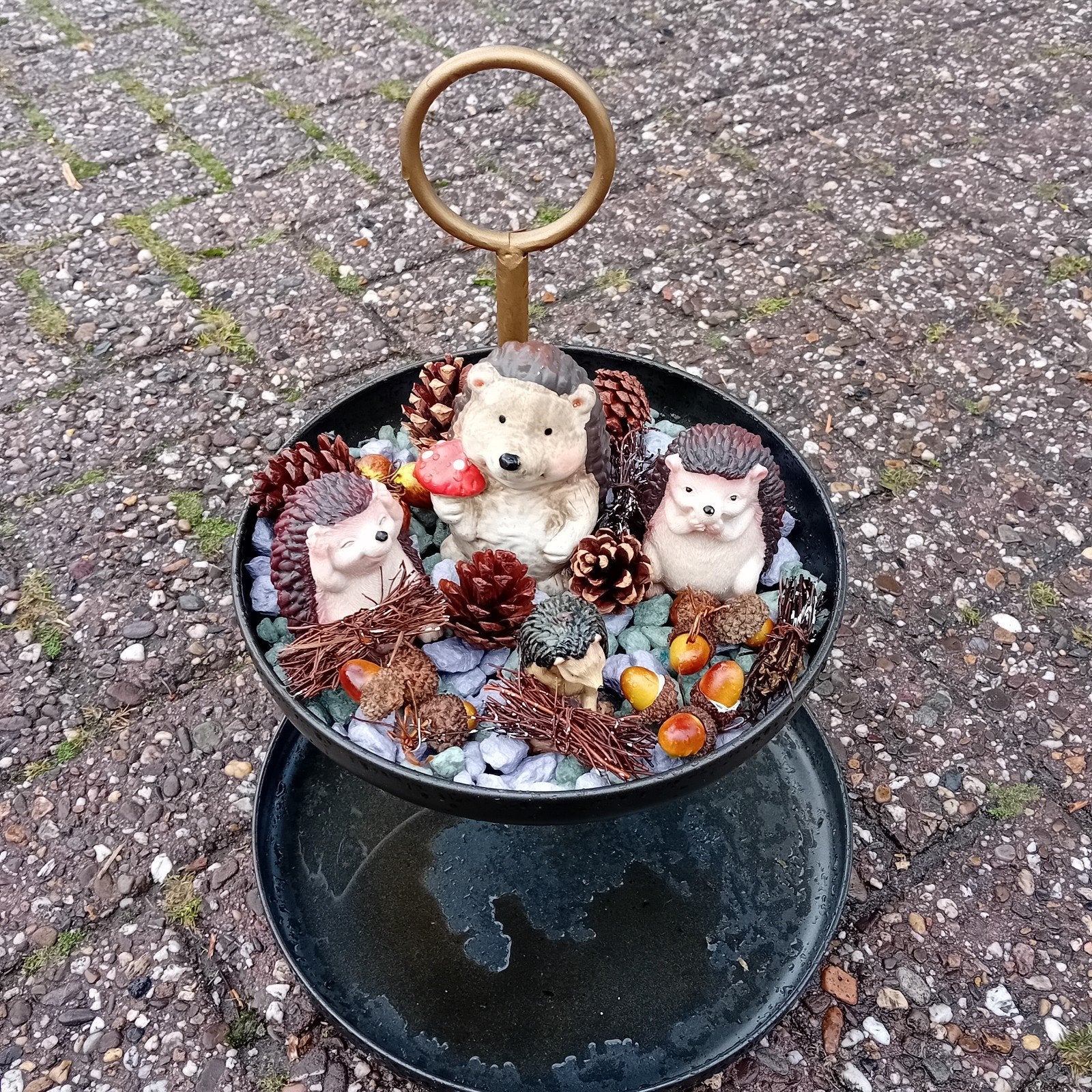 Decoratieve etagère met herfstegels en dennenappels, Gebruikt, Meerkleurig, Ophalen of Verzenden, Landelijk