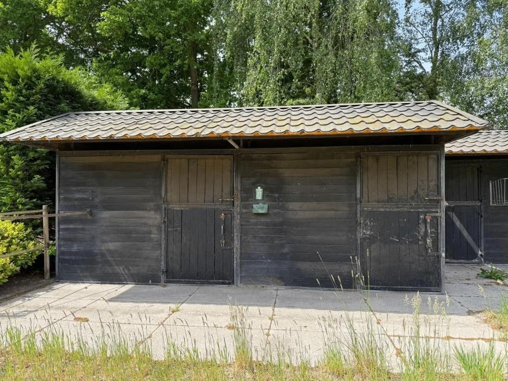 2 x buitenstal met 2 boxen | 3 x 3 meter | Goede staat, Weidegang, 4 paarden of pony's of meer