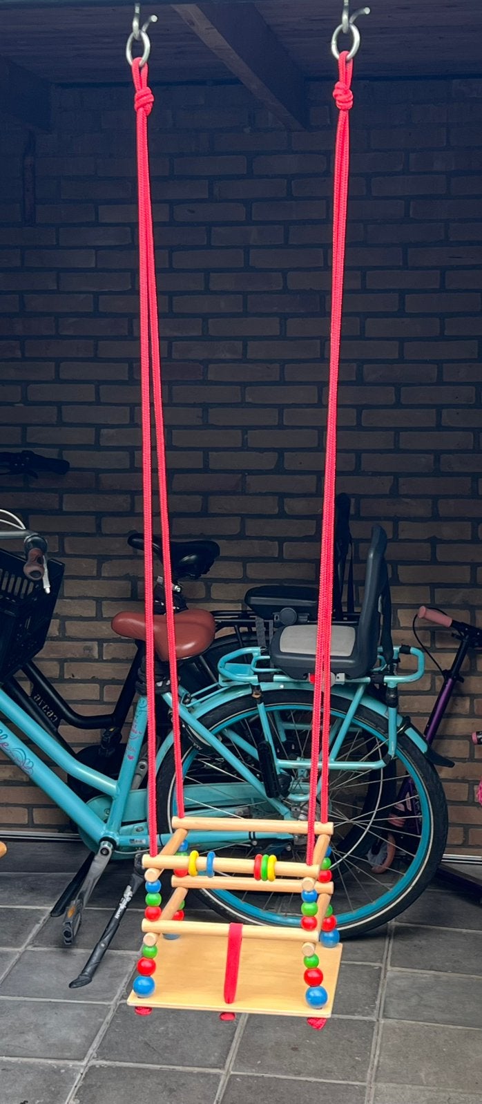 Houten babyschommel met kralen (inclusief haken), Ophalen of Verzenden, Zo goed als nieuw, Schommel