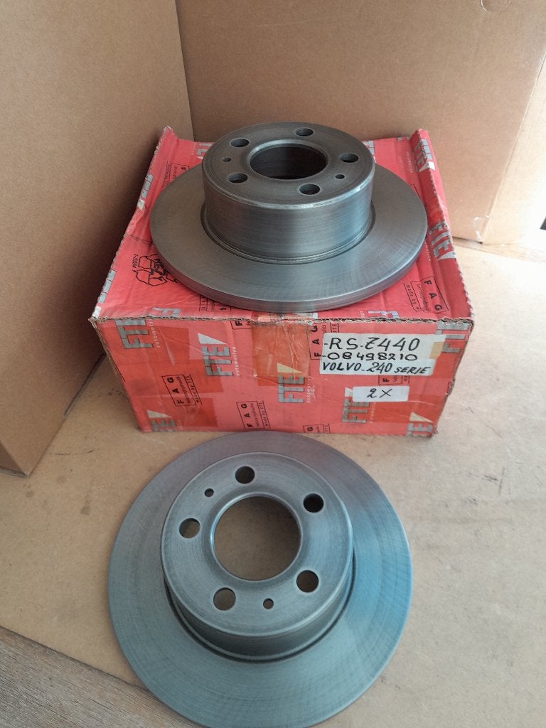 Nieuwe Set Remschijven VOLVO 240 - P242 P244 P245 P262 P264, Auto-onderdelen, Ophalen of Verzenden, Nieuw, Oldtimer onderdelen