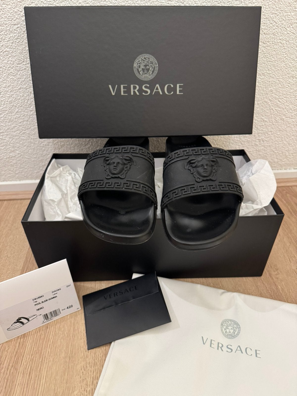 Versace Palazzo Slippers – Maat 42 – Zwart, Slippers, Zwart, Ophalen of Verzenden, Zo goed als nieuw
