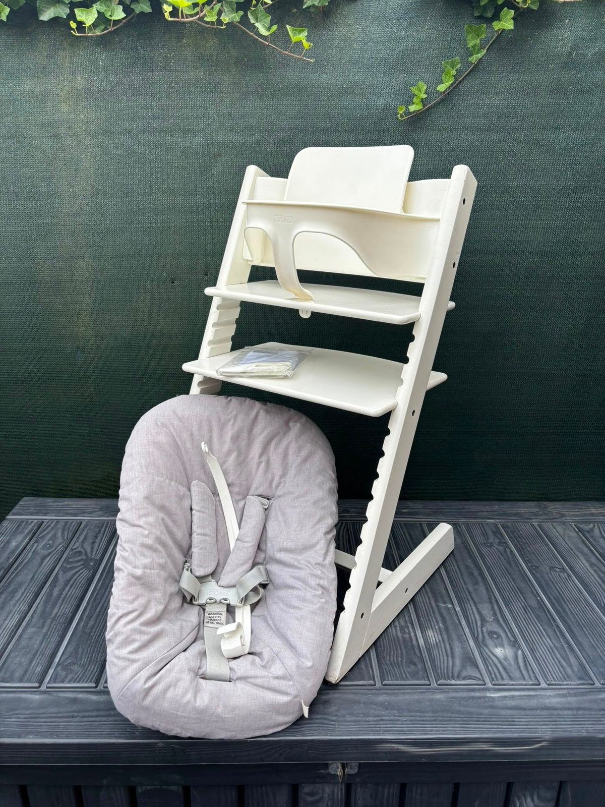 Witte Tripp Trapp Stokke, newbornset, babyset. Wit Trip Trap, Kinderen en Baby's, Kinderstoelen, Ophalen, Zo goed als nieuw, Meegroeistoel