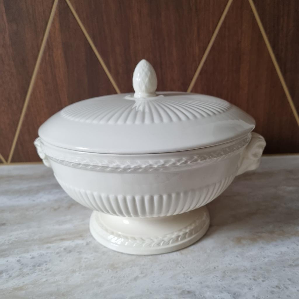 Wedgwood Edme dekschaal - 20 cm diameter, Ophalen of Verzenden, Wedgwood, Aardewerk, Schaal of Schalen