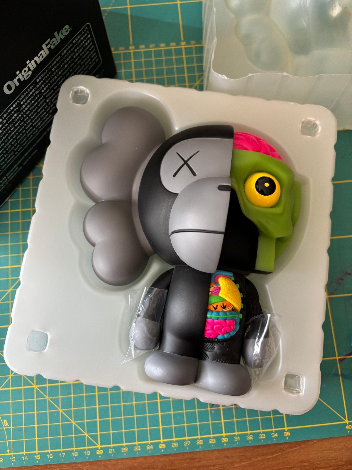 KAWS Bape Dissected Baby Milo Black, Antiek en Kunst, Ophalen of Verzenden