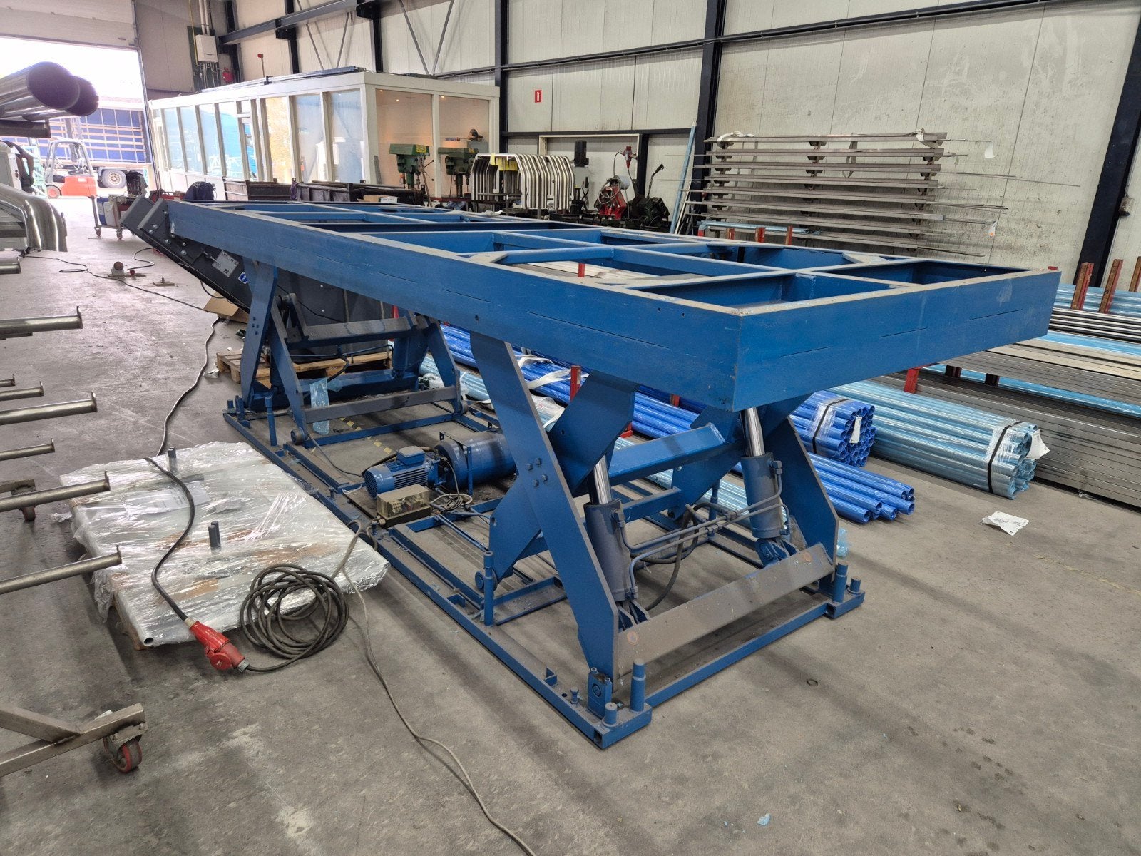 Robuuste schaarlift / heftafel - Blauw  5 ton., Ophalen