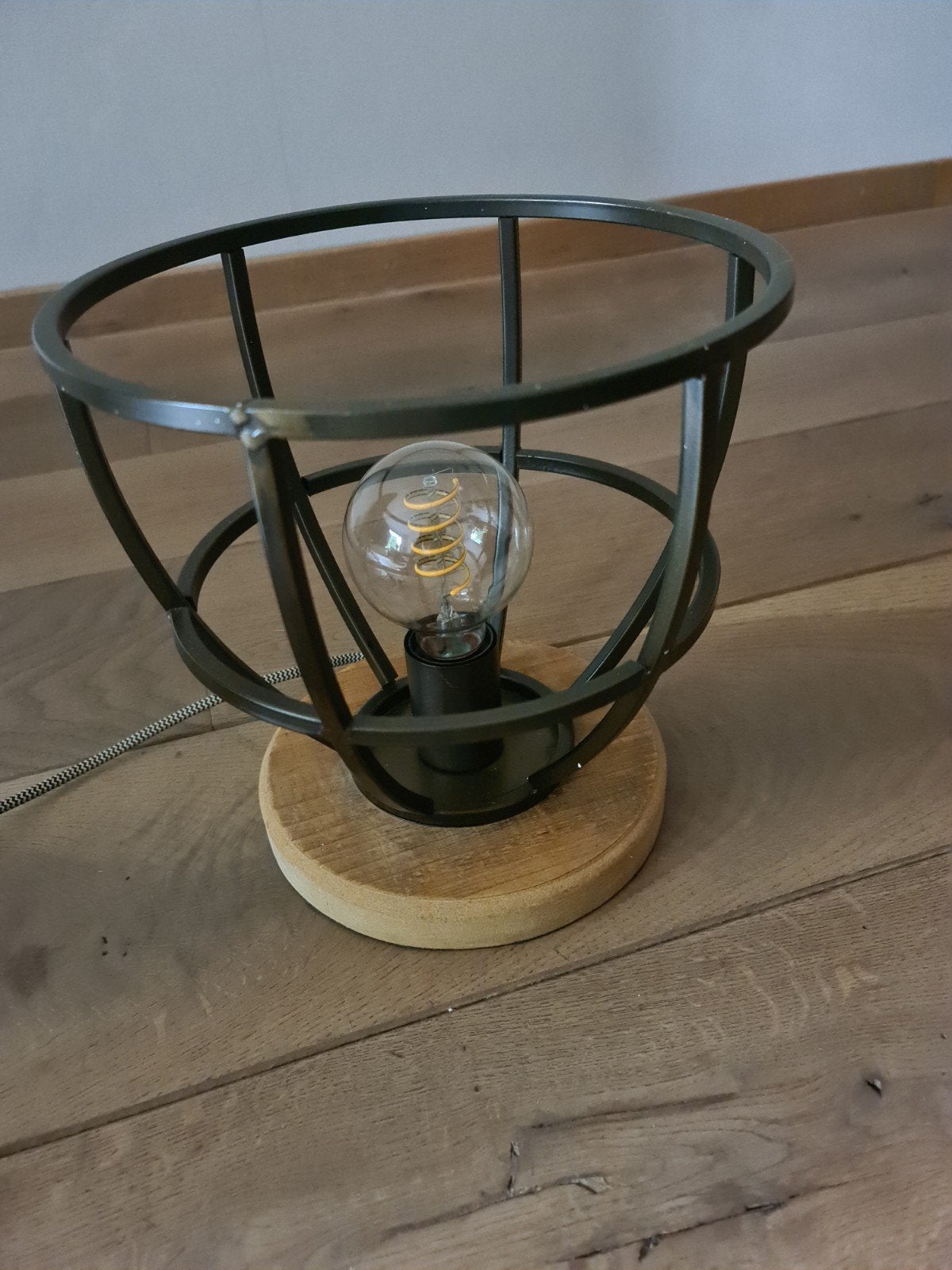 Industriële tafellamp met kooi en houten voet, Ophalen, Met schakelaar, E27 (groot), Zwart