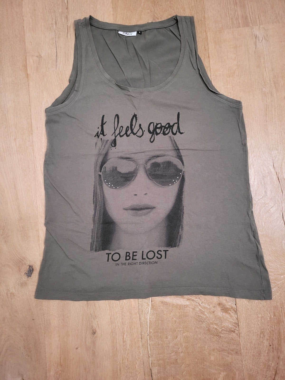 Only dames top met print - Maat L, Kleding | Dames, Tops, Zo goed als nieuw, Maat 42/44 (L), Groen, Zonder mouw, Ophalen of Verzenden