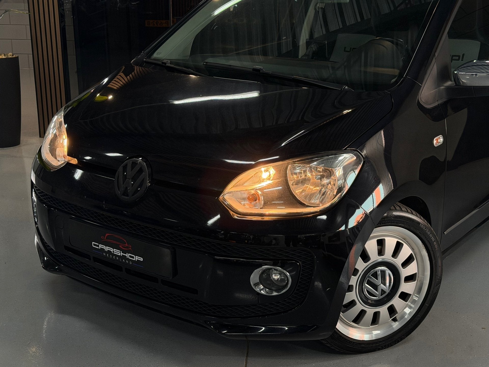 Volkswagen Up! 1.0 MPI high up! 75PK PANO/CRUISE/STOELVRM, Voorwielaandrijving, Stof, Gebruikt, 840 kg