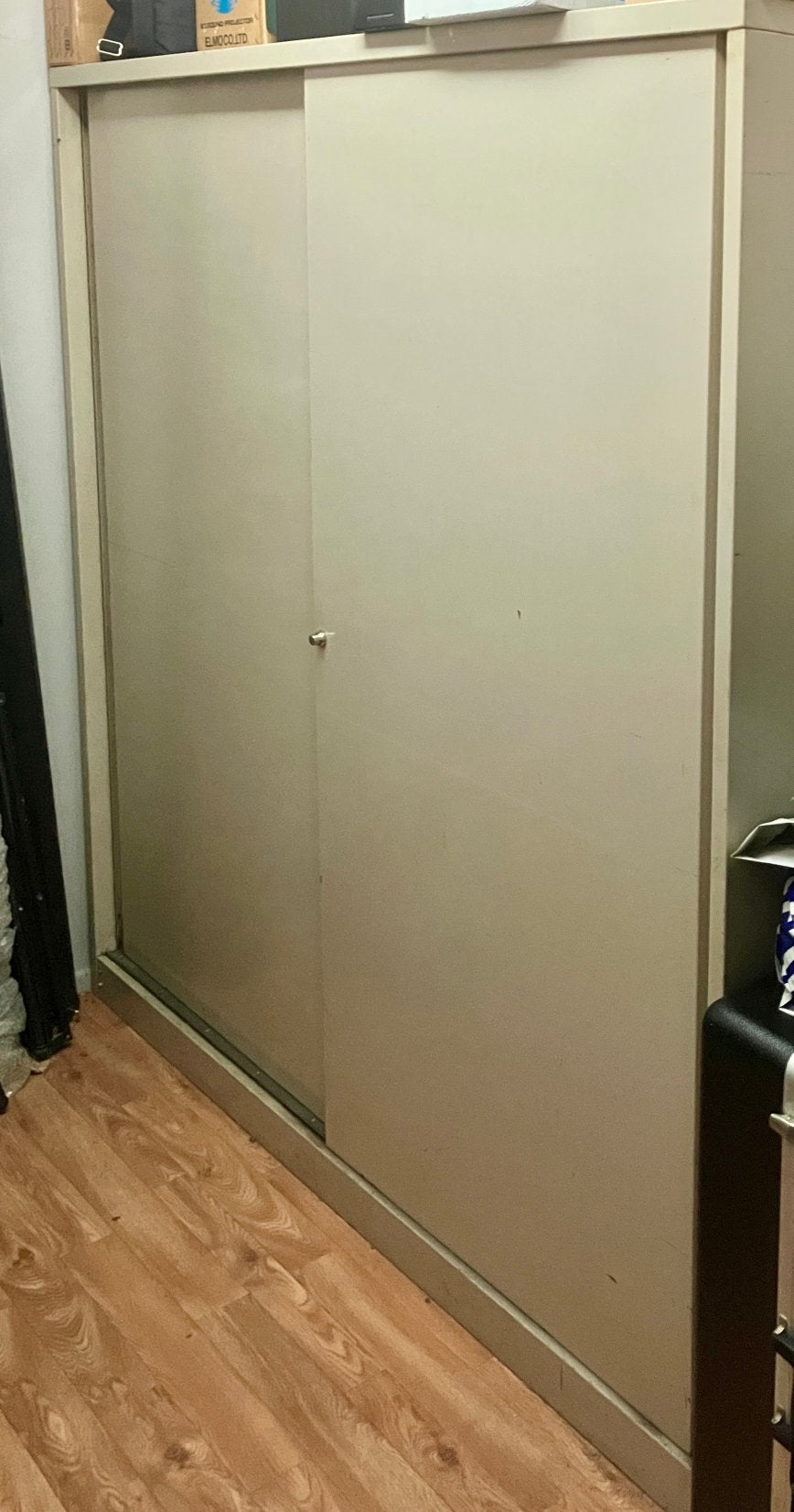 Vintage stalen kantoorkast met schuifdeuren en legplanken., Huis en Inrichting, Ophalen, Gebruikt, 200 cm of meer, Industriële